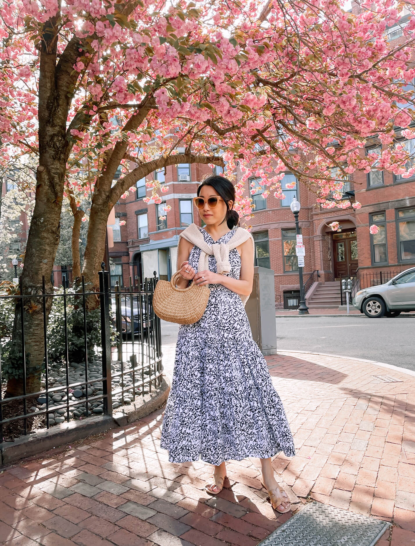 Staple flat sandals + neutral sunglasses (only !) Staple flat sandals + neutral sunglasses (only !)