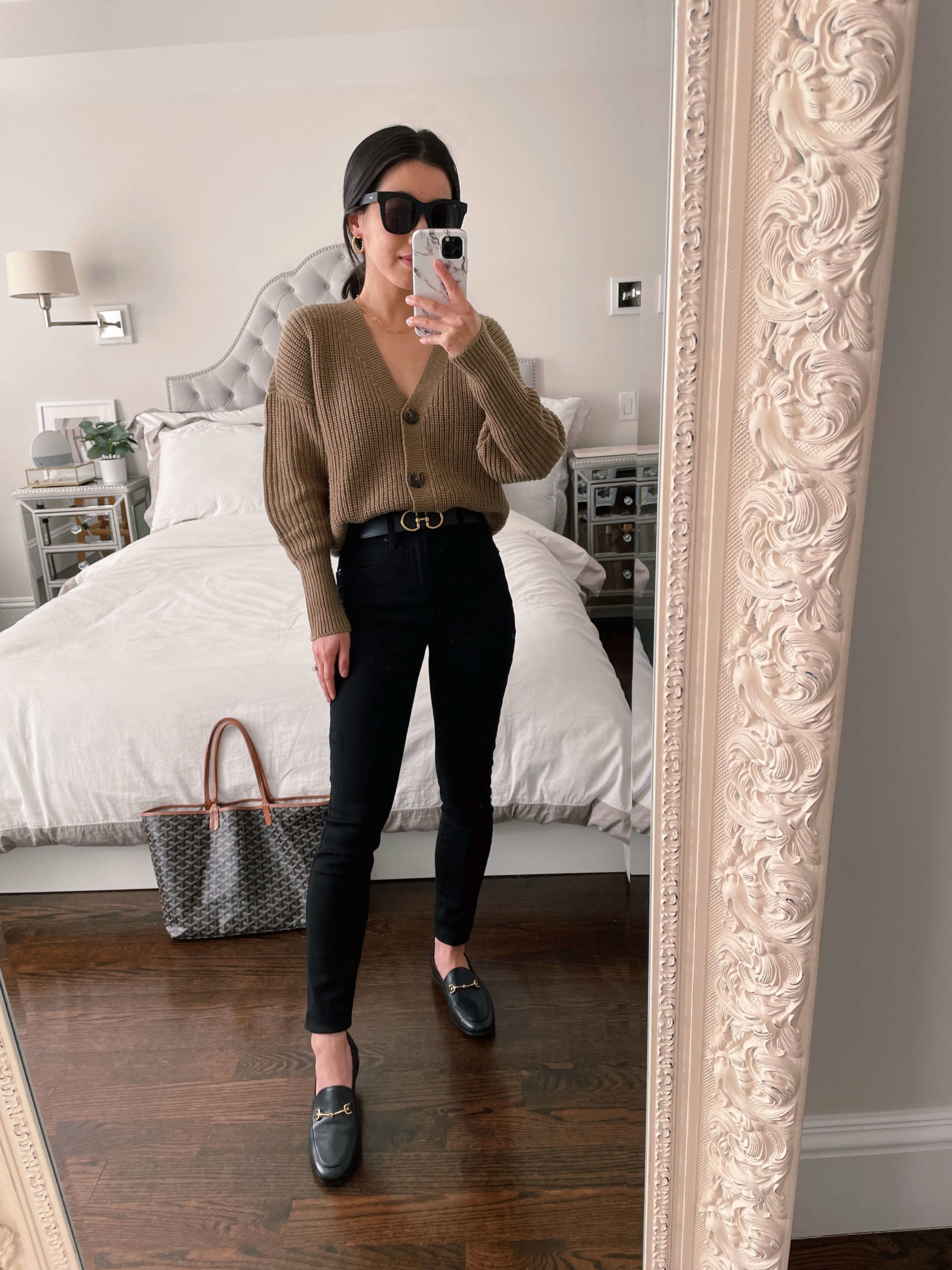 6 Ways to Style a Cardigan (video) 6 Ways to Style a Cardigan (video)